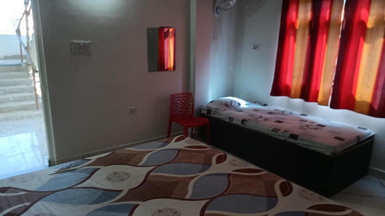 Hotel Devdoot Rádzsgír Kültér fotó
