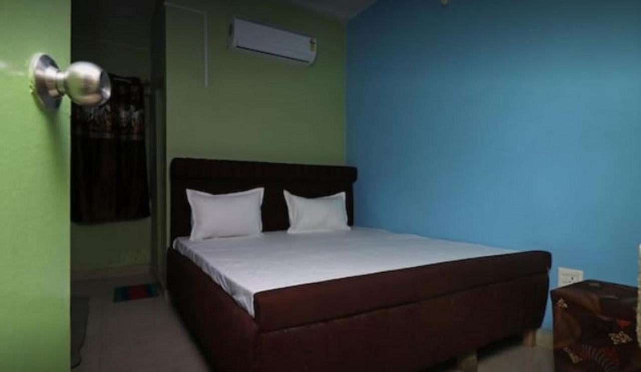 Hotel Devdoot Rádzsgír Kültér fotó