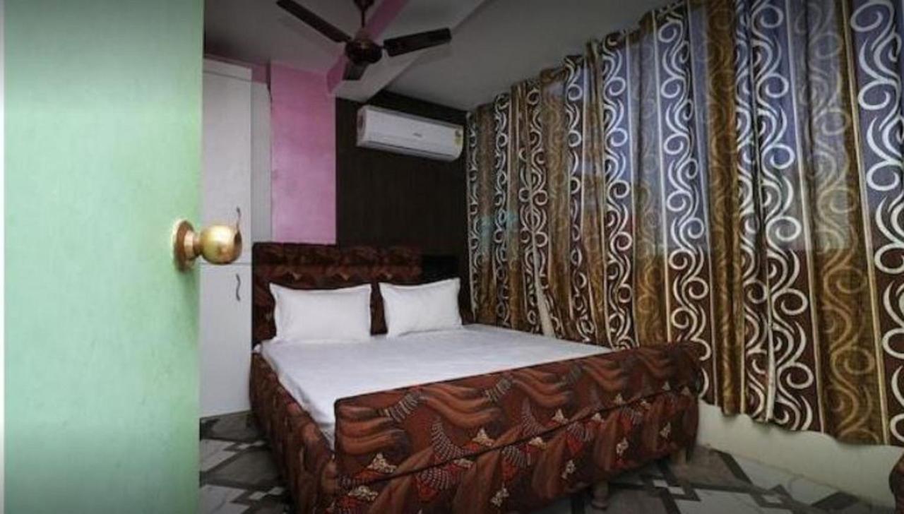 Hotel Devdoot Rádzsgír Kültér fotó